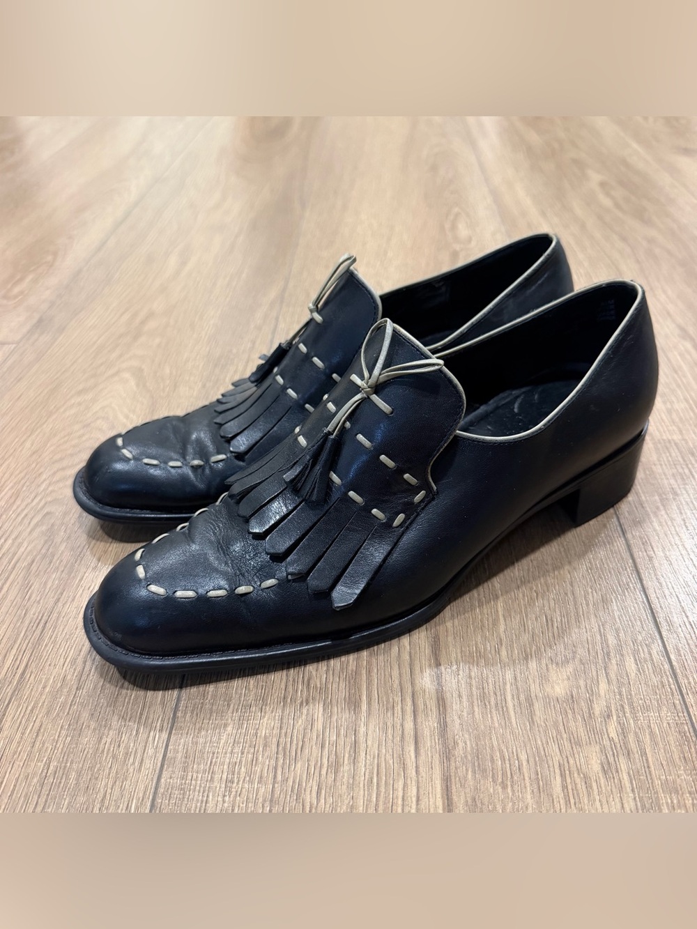 Vintage apostrophe Black Leather Tassel Loafers with Contrast Stitching, 8.5
